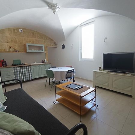 Dans Maison De Maitre, Appartement Independant. Montfrin Экстерьер фото